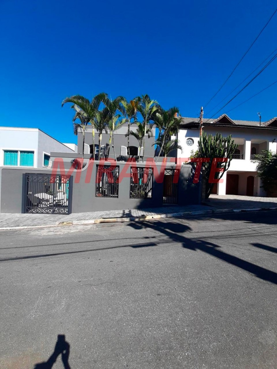 Sobrado de 259m² com 4 quartos em Jardim Guapíra
