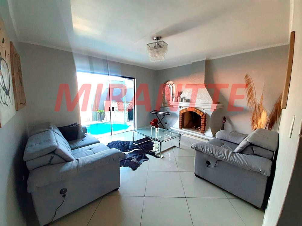 Sobrado de 259m² com 4 quartos em Jardim Guapíra