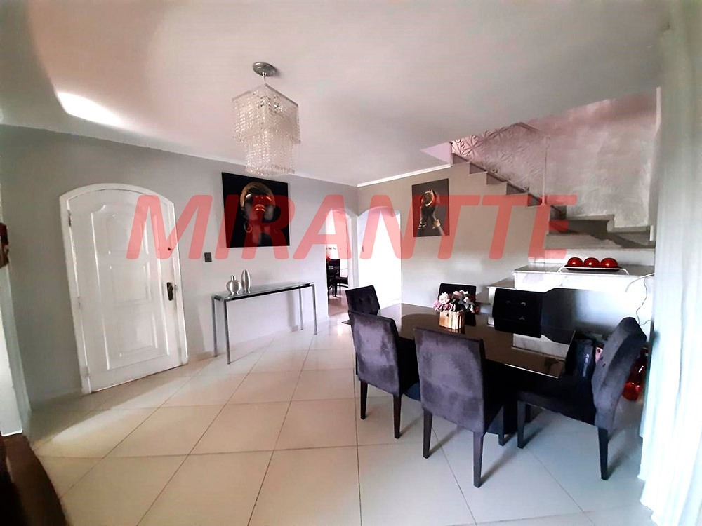 Sobrado de 259m² com 4 quartos em Jardim Guapíra