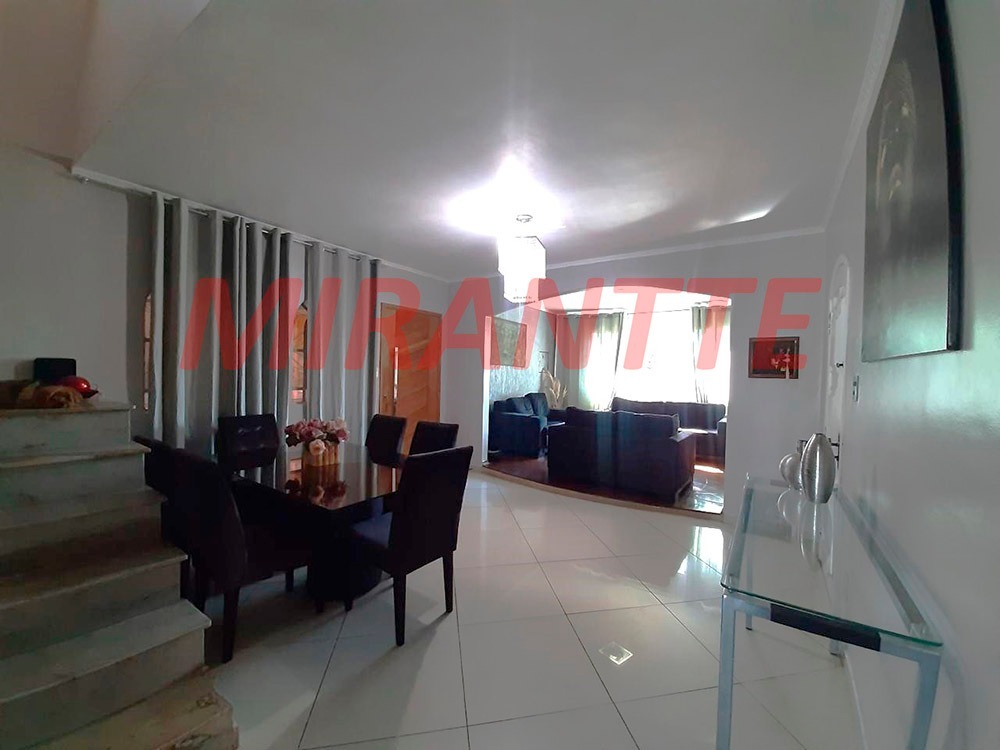 Sobrado de 259m² com 4 quartos em Jardim Guapíra