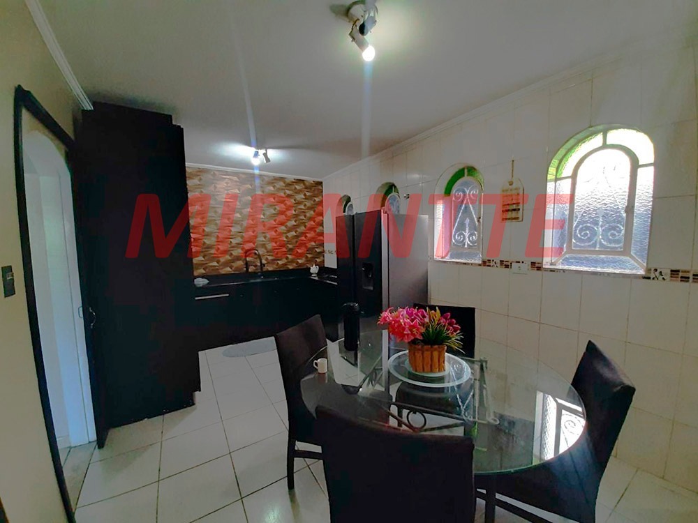 Sobrado de 259m² com 4 quartos em Jardim Guapíra