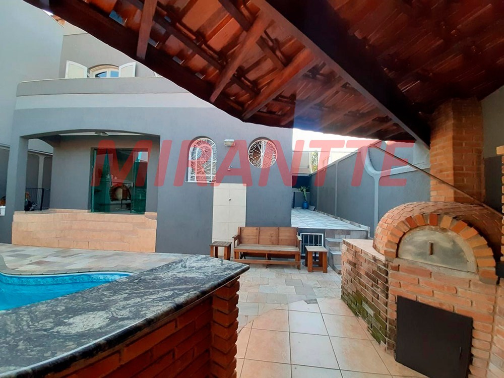 Sobrado de 259m² com 4 quartos em Jardim Guapíra