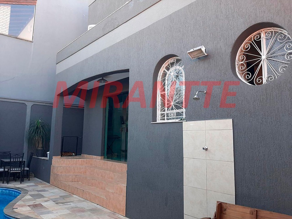 Sobrado de 259m² com 4 quartos em Jardim Guapíra