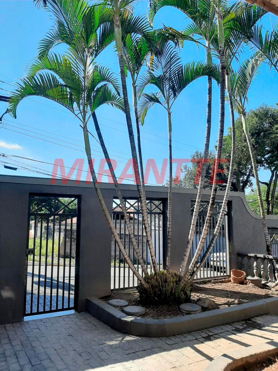 Sobrado de 259m² com 4 quartos em Jardim Guapíra