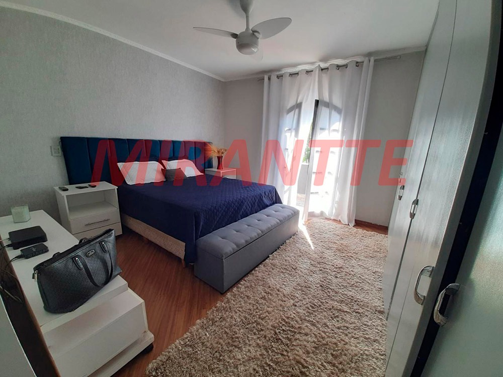 Sobrado de 259m² com 4 quartos em Jardim Guapíra