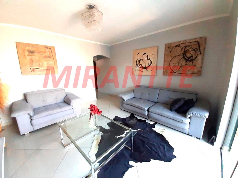 Sobrado de 259m² com 4 quartos em Jardim Guapíra