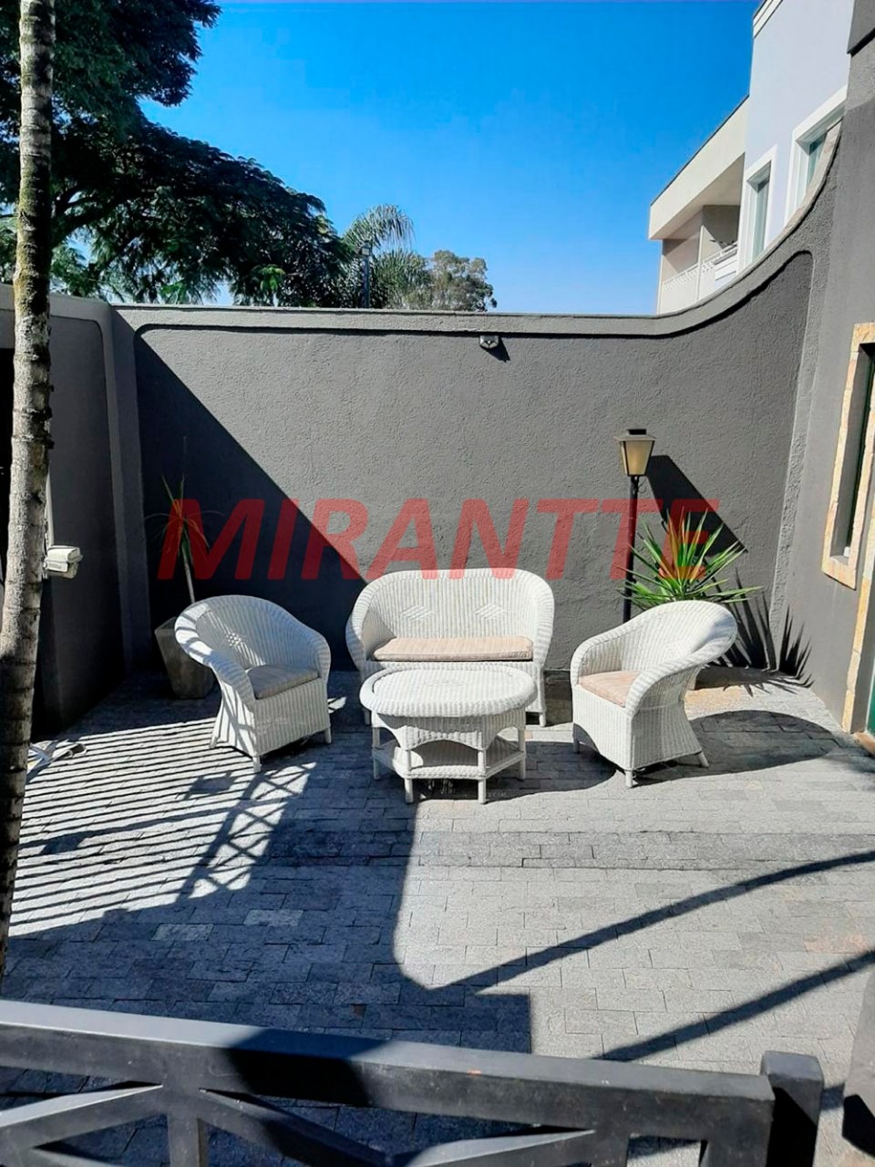 Sobrado de 259m² com 4 quartos em Jardim Guapíra