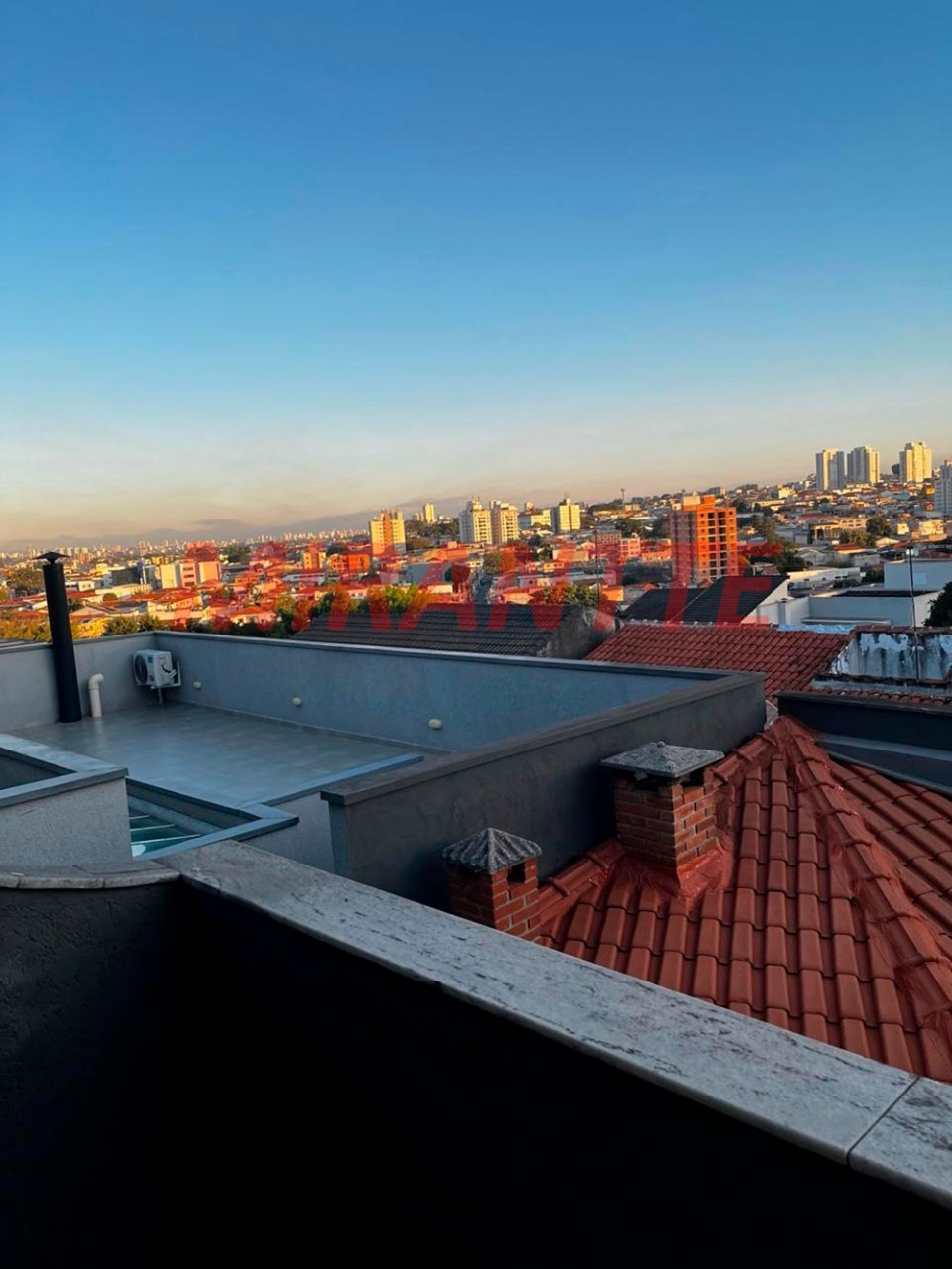 Sobrado de 259m² com 4 quartos em Jardim Guapíra
