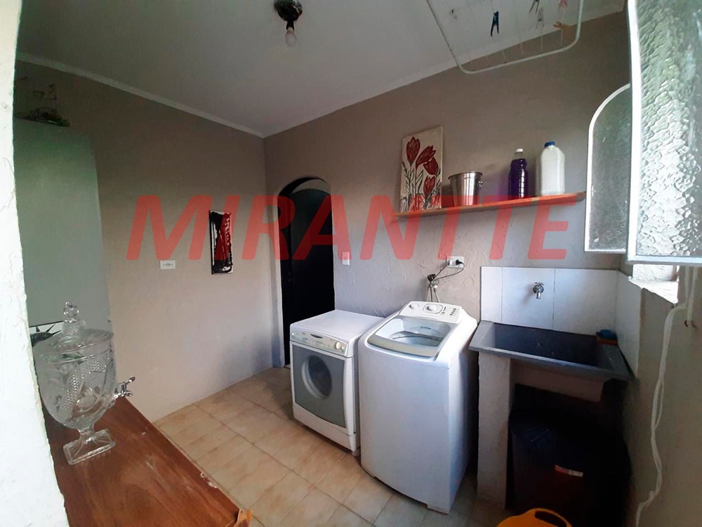 Sobrado de 259m² com 4 quartos em Jardim Guapíra