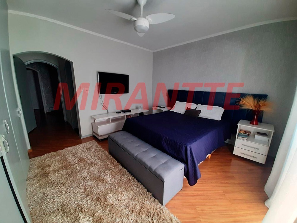 Sobrado de 259m² com 4 quartos em Jardim Guapíra
