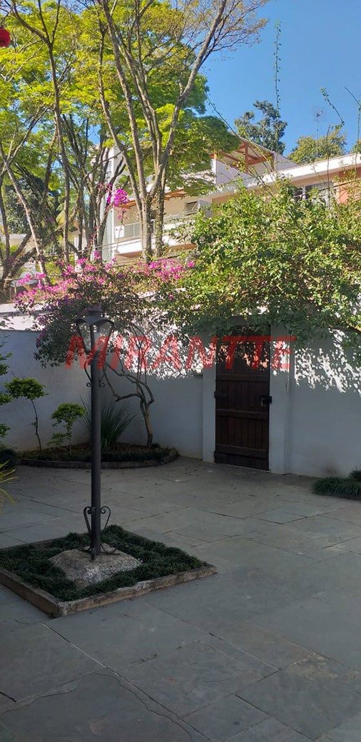 Sobrado de 500m² com 5 quartos em Jardim Bibi