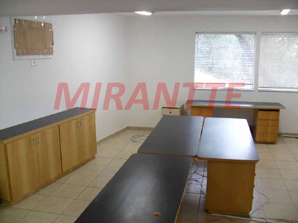Comercial de 787m² em Santana