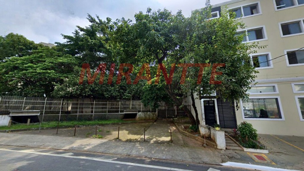 Comercial de 787m² em Santana