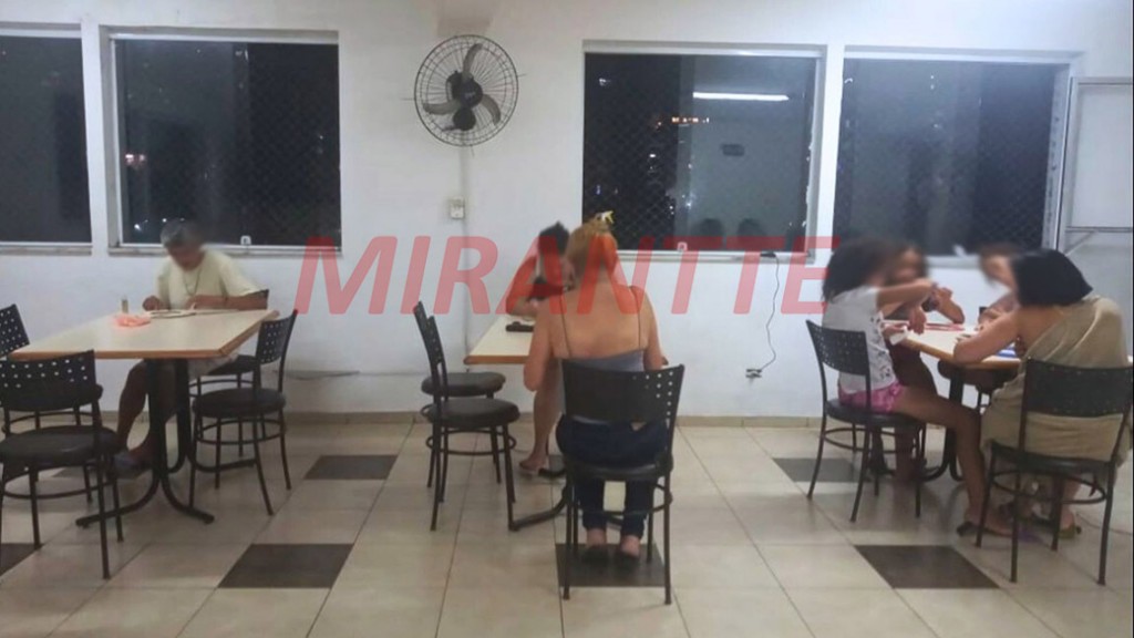 Comercial de 787m² em Santana