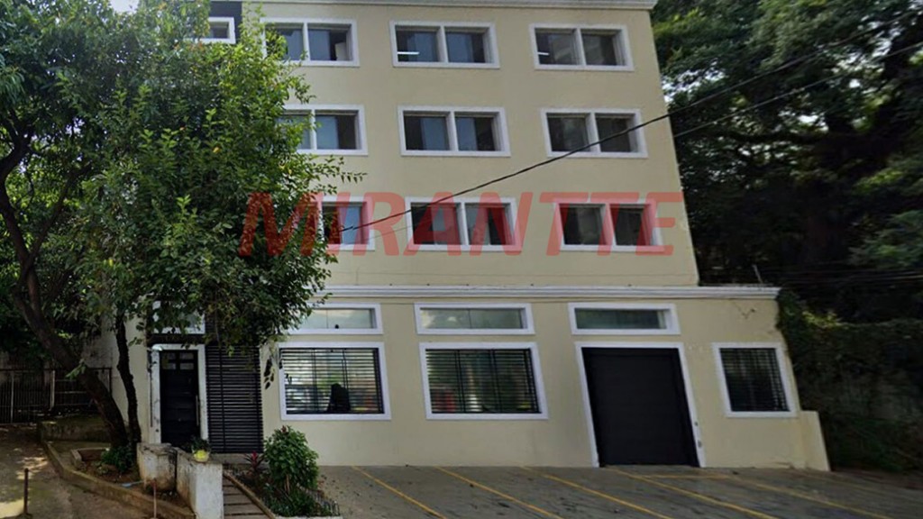 Comercial de 787m² em Santana