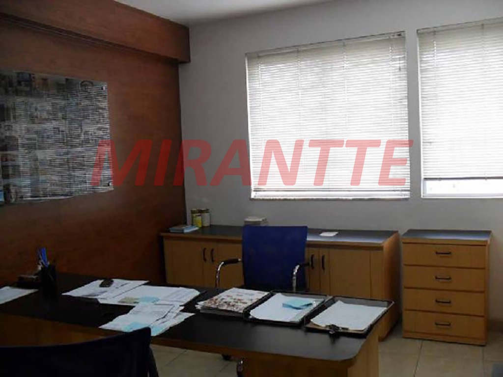 Comercial de 787m² em Santana