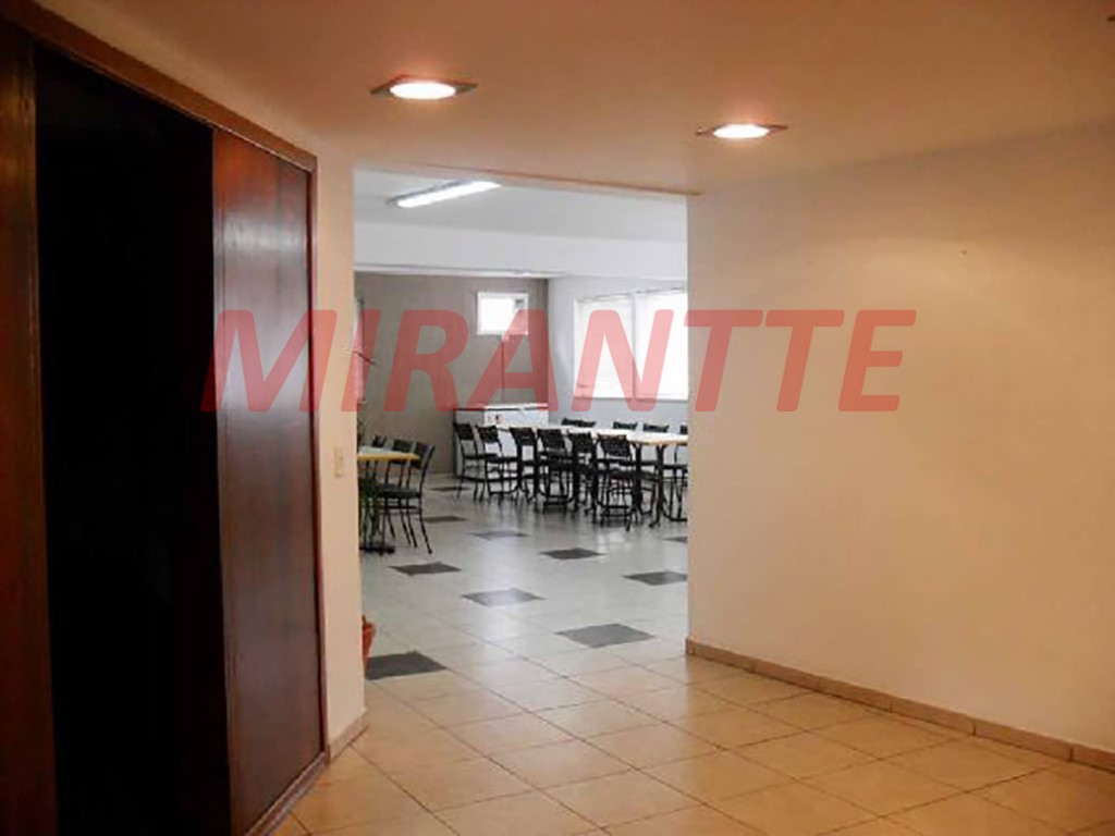 Comercial de 787m² em Santana