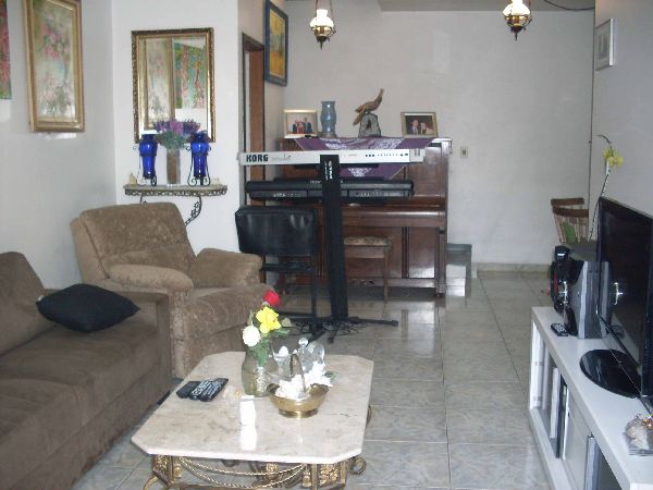 Sobrado de 250m² com 3 quartos em Horto Florestal