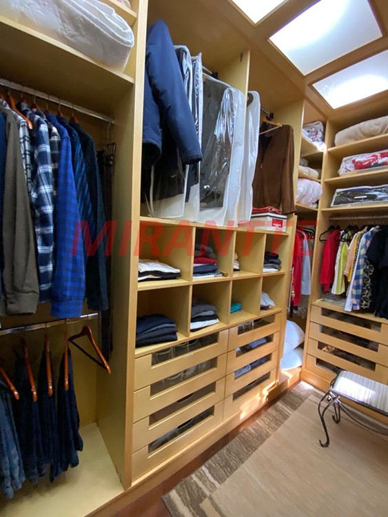 Sobrado de 980m² com 3 quartos em Serra Da Cantareira