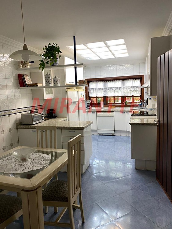 Sobrado de 980m² com 3 quartos em Serra Da Cantareira