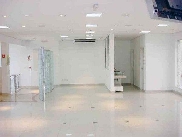 Comercial de 658m² em Jardim São Bento