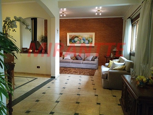 Sobrado de 350m² com 4 quartos em Santana