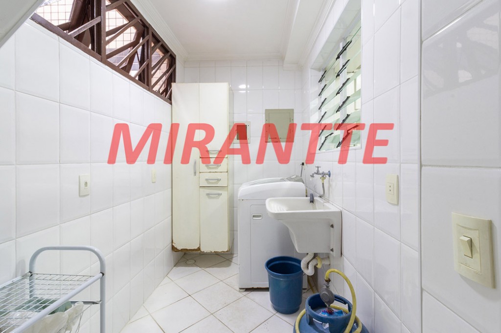Comercial de 556m² em Santana