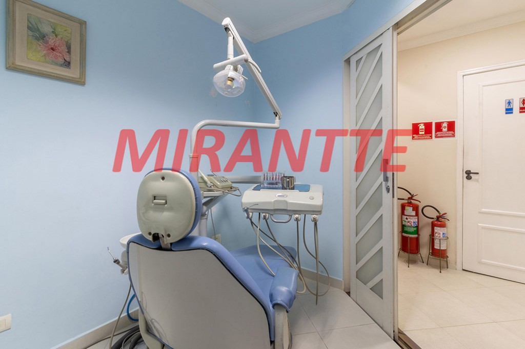 Comercial de 556m² em Santana