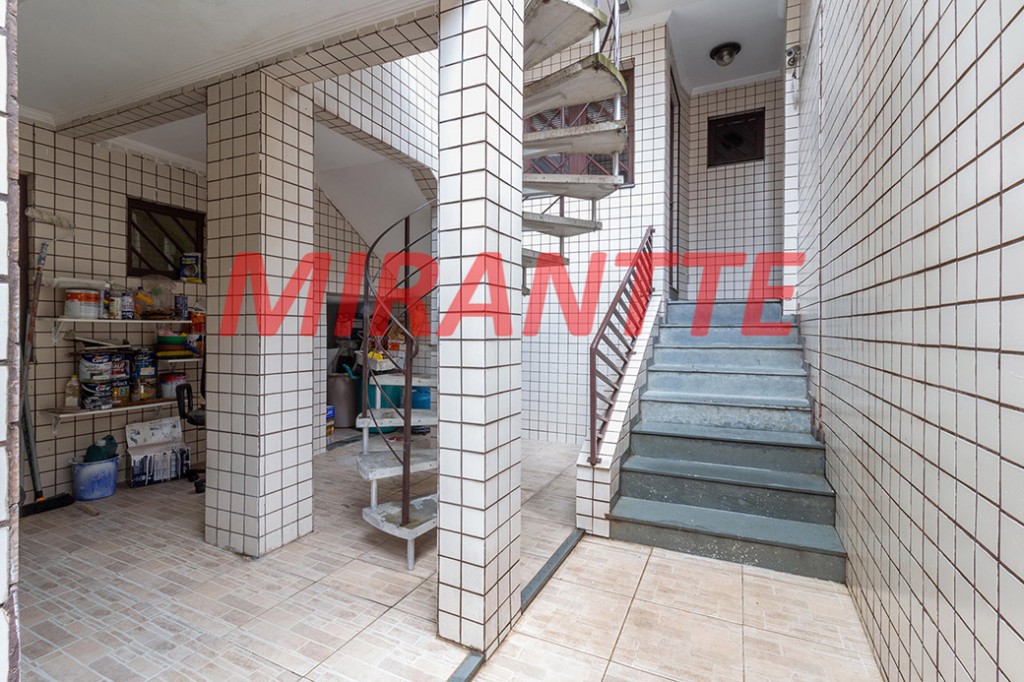 Comercial de 556m² em Santana