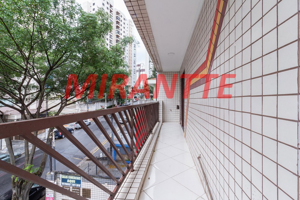 Comercial de 556m² em Santana