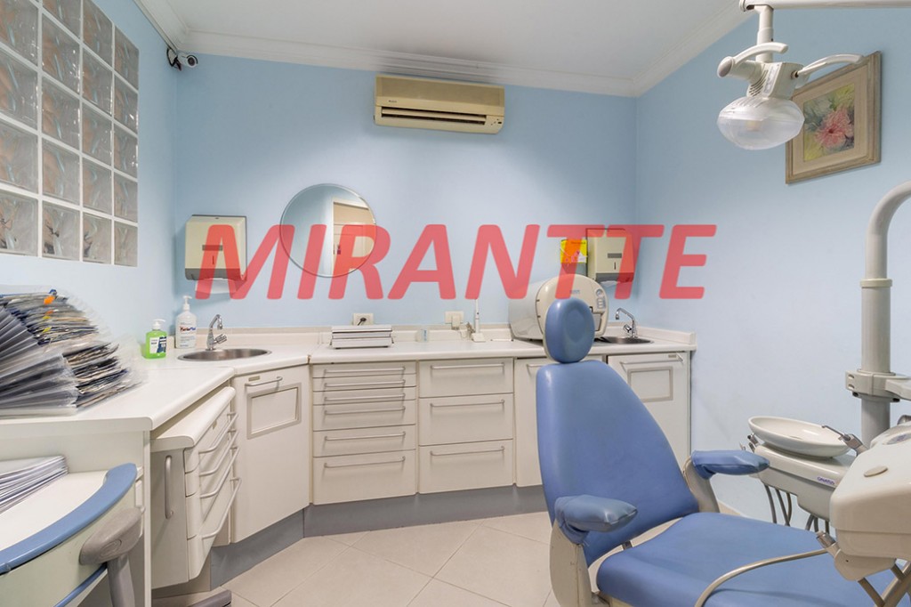 Comercial de 556m² em Santana