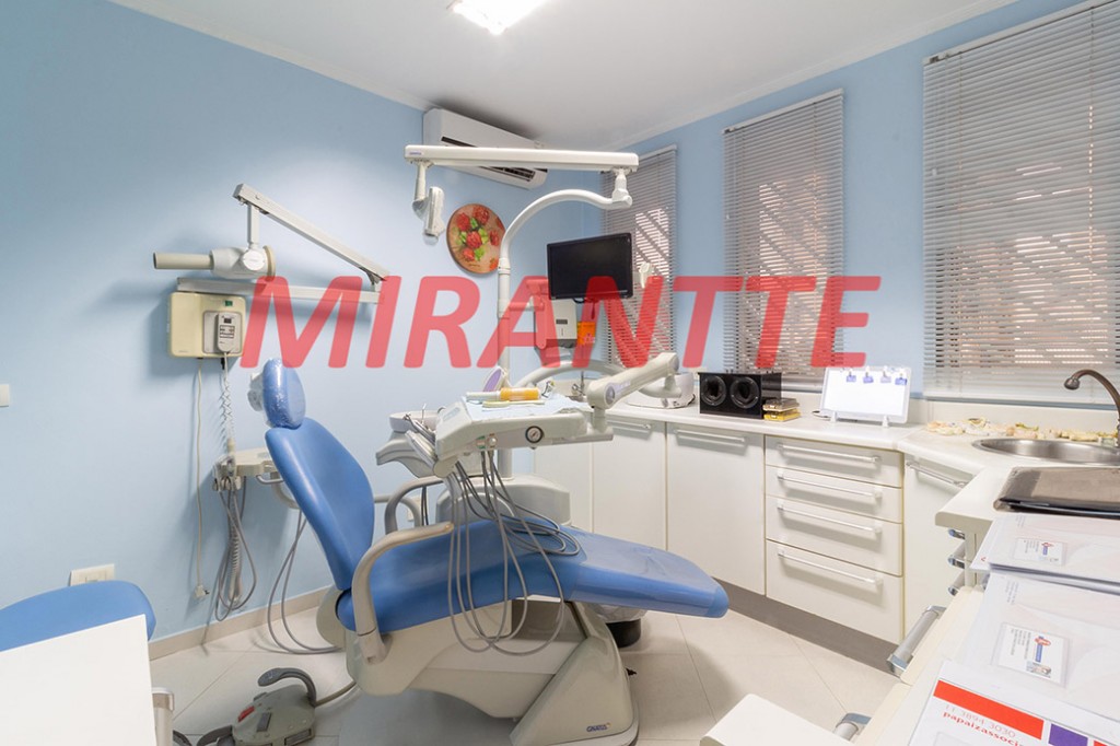 Comercial de 556m² em Santana