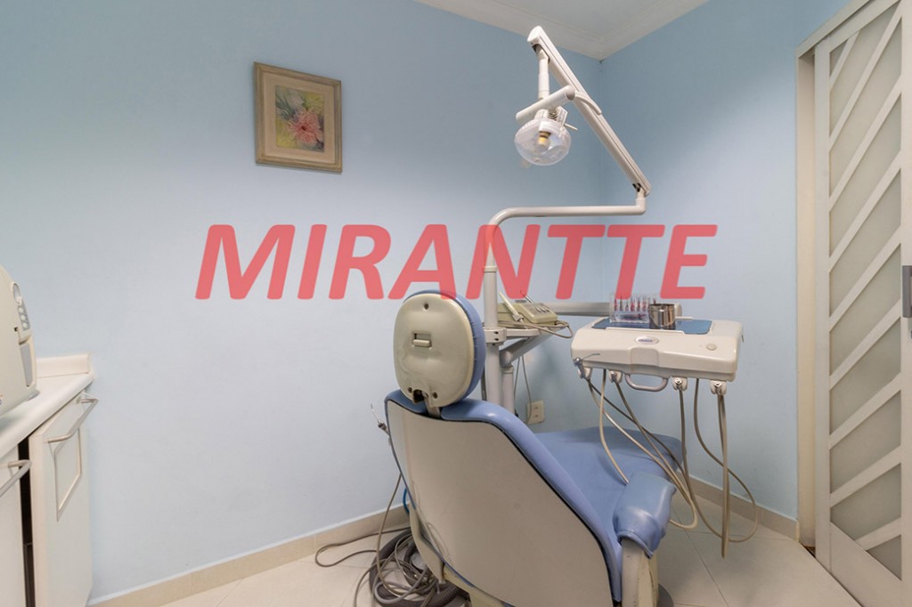 Comercial de 556m² em Santana