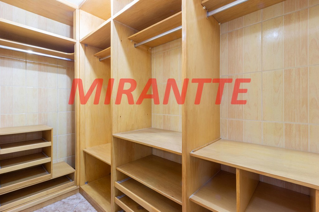 Comercial de 556m² em Santana