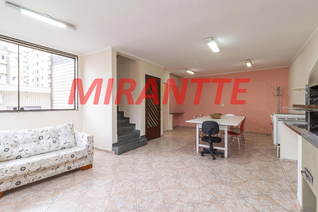 Comercial de 556m² em Santana