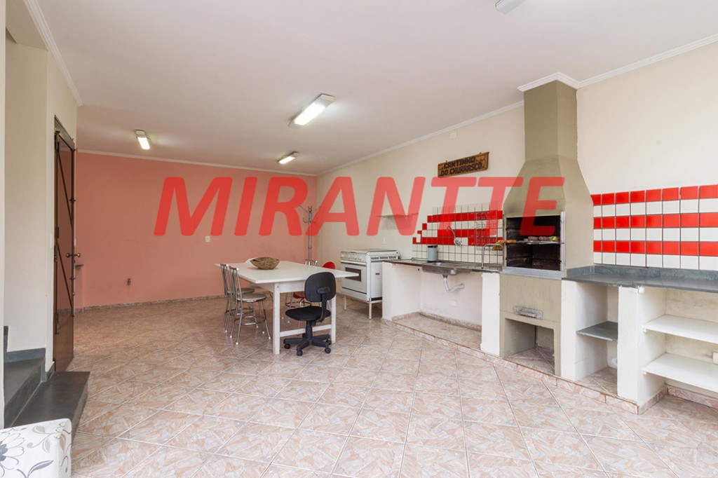 Comercial de 556m² em Santana