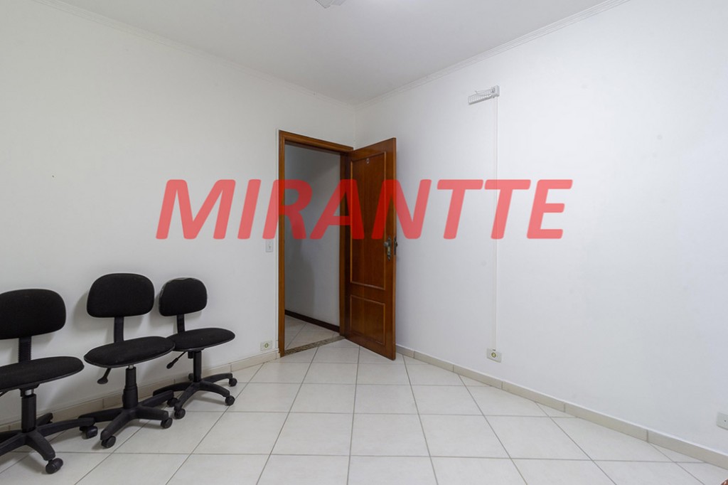 Comercial de 556m² em Santana