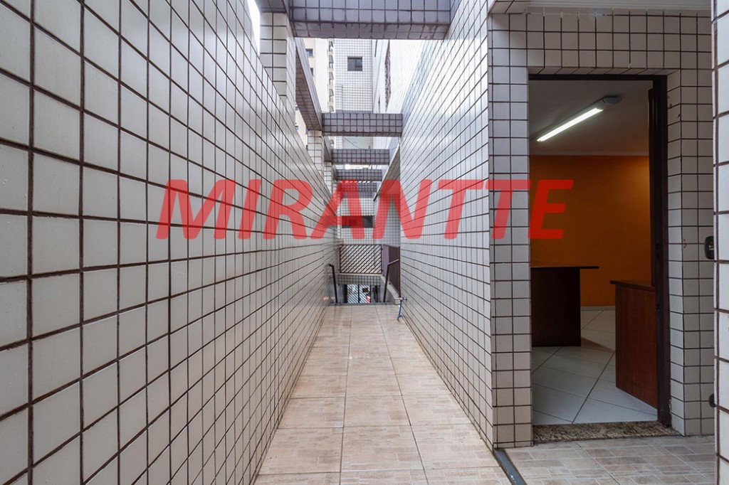 Comercial de 556m² em Santana