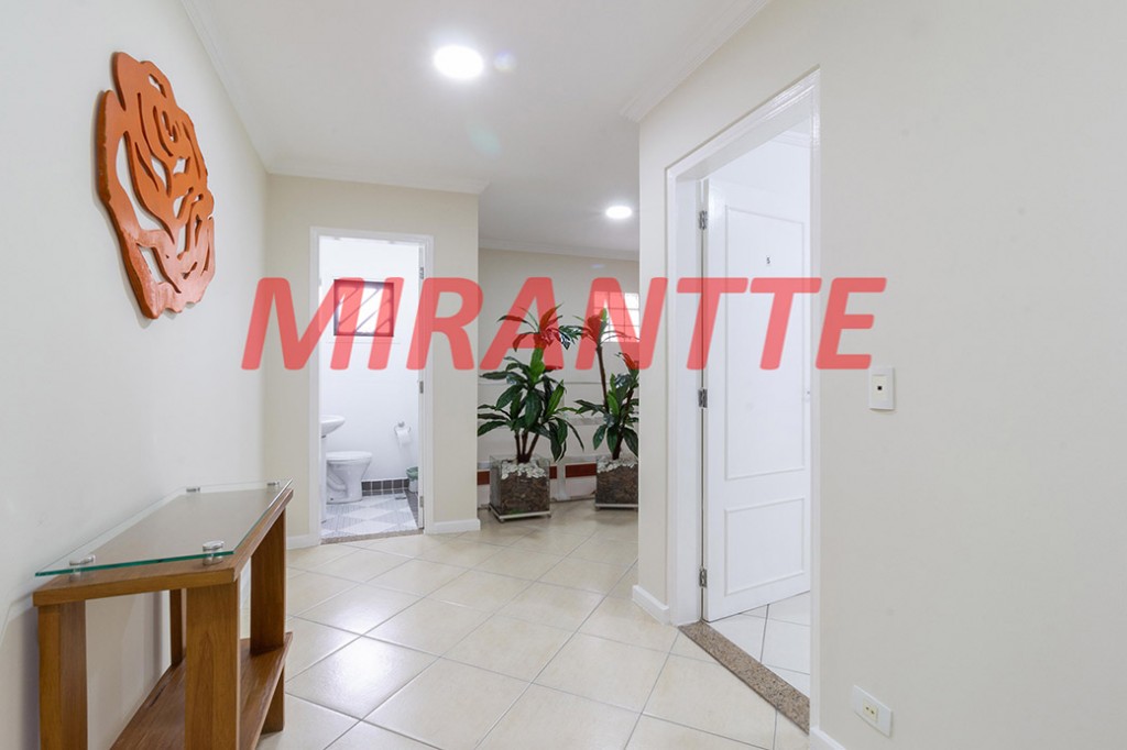 Comercial de 556m² em Santana