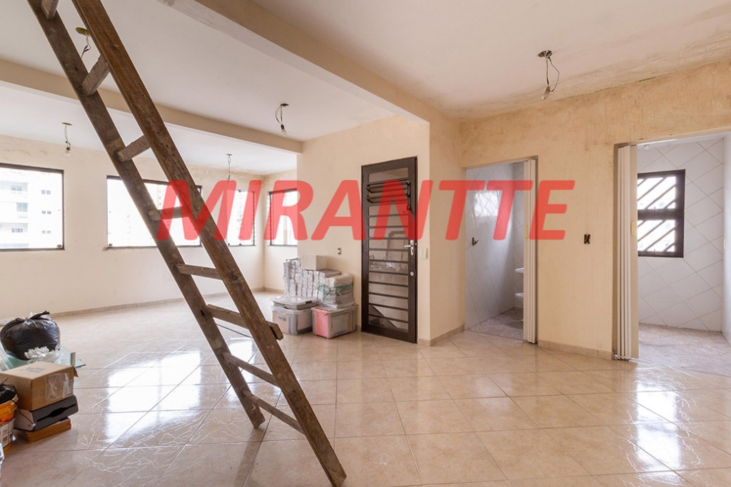 Comercial de 556m² em Santana