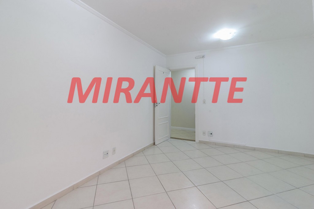 Comercial de 556m² em Santana