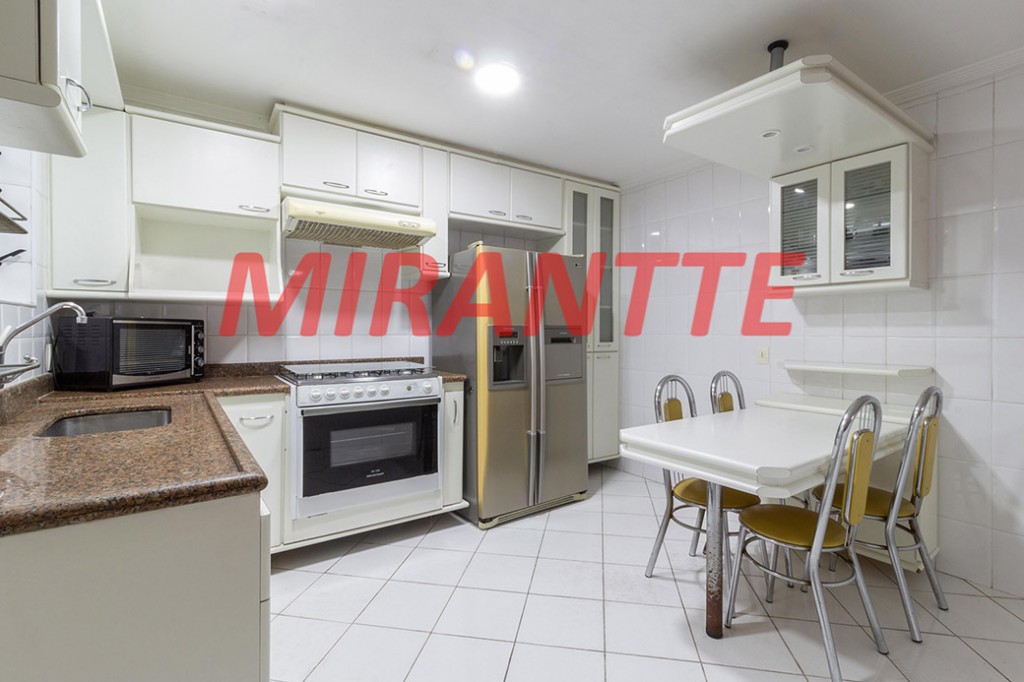 Comercial de 556m² em Santana