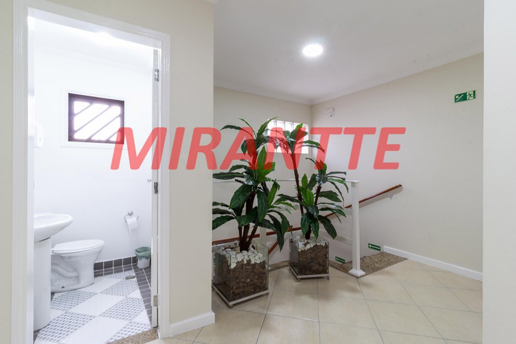 Comercial de 556m² em Santana