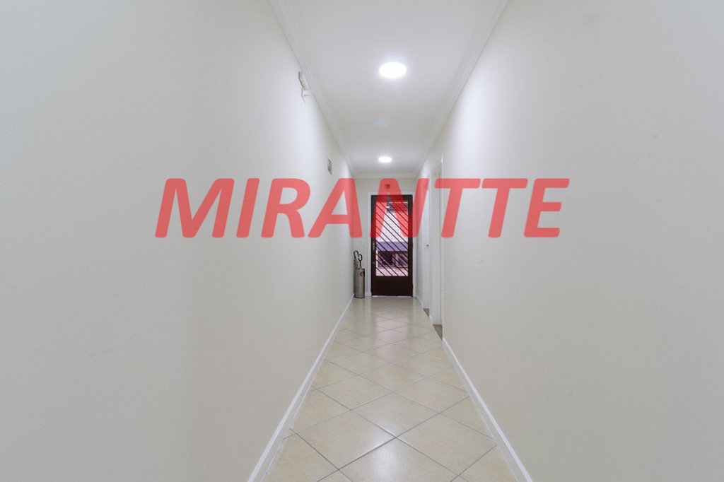 Comercial de 556m² em Santana