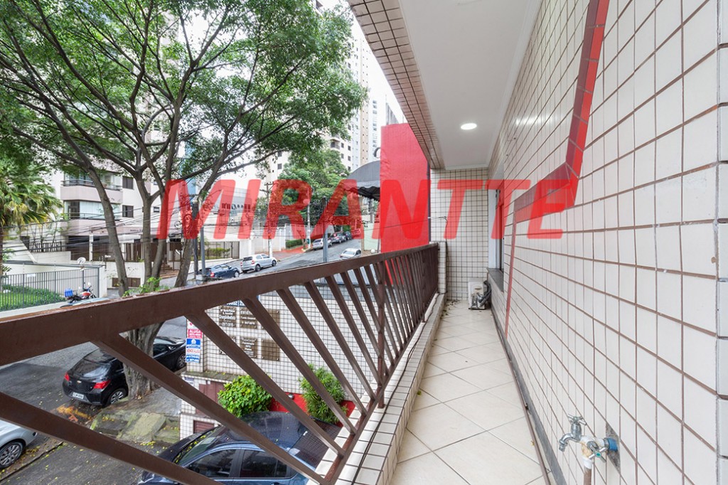 Comercial de 556m² em Santana
