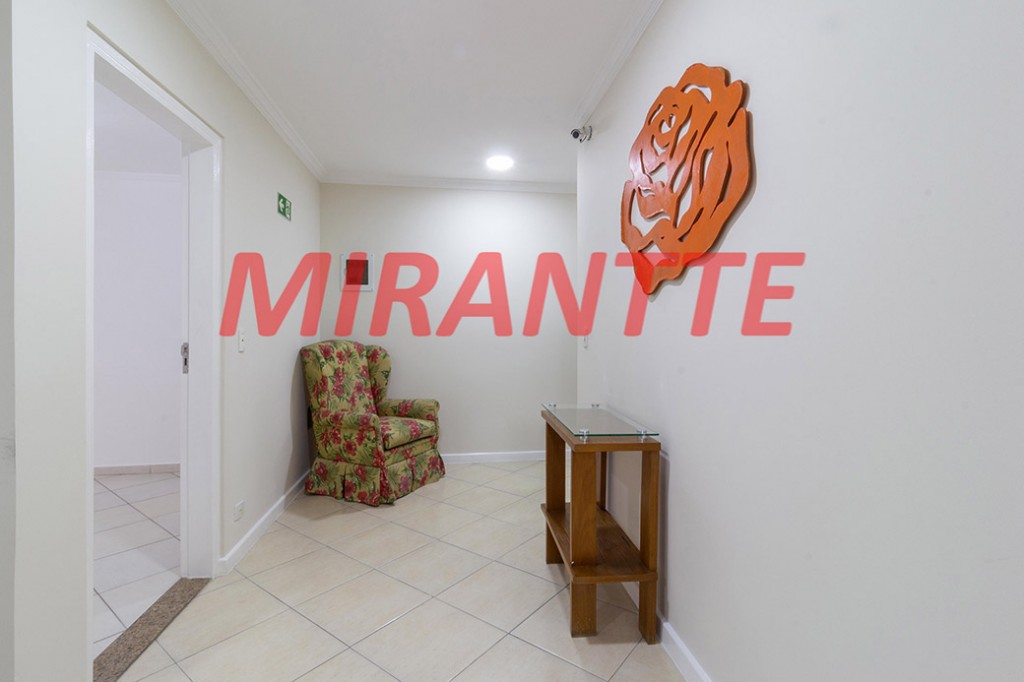 Comercial de 556m² em Santana