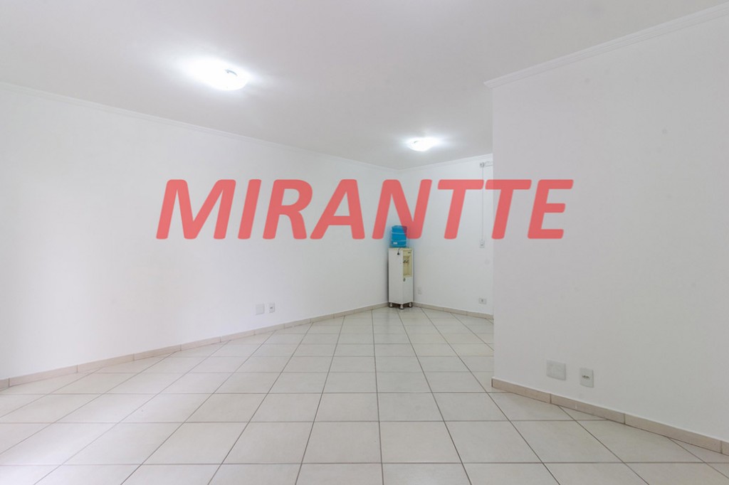 Comercial de 556m² em Santana