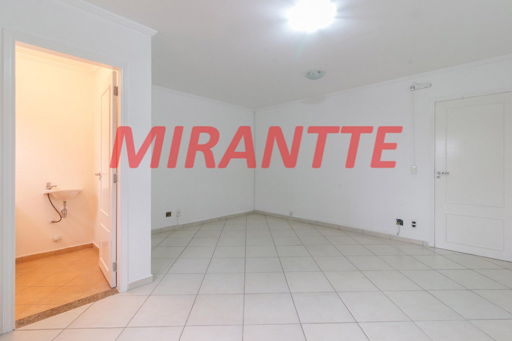 Comercial de 556m² em Santana