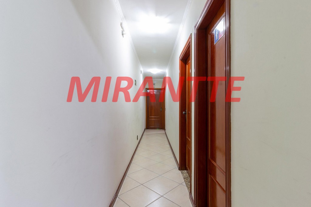 Comercial de 556m² em Santana