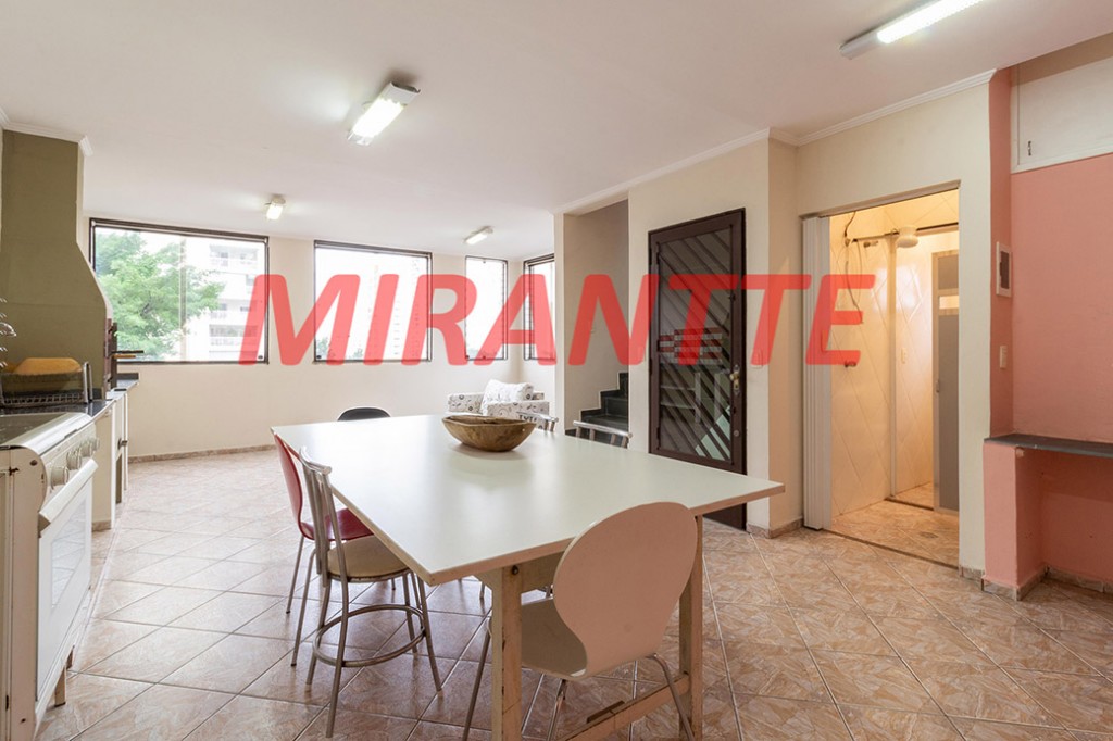 Comercial de 556m² em Santana
